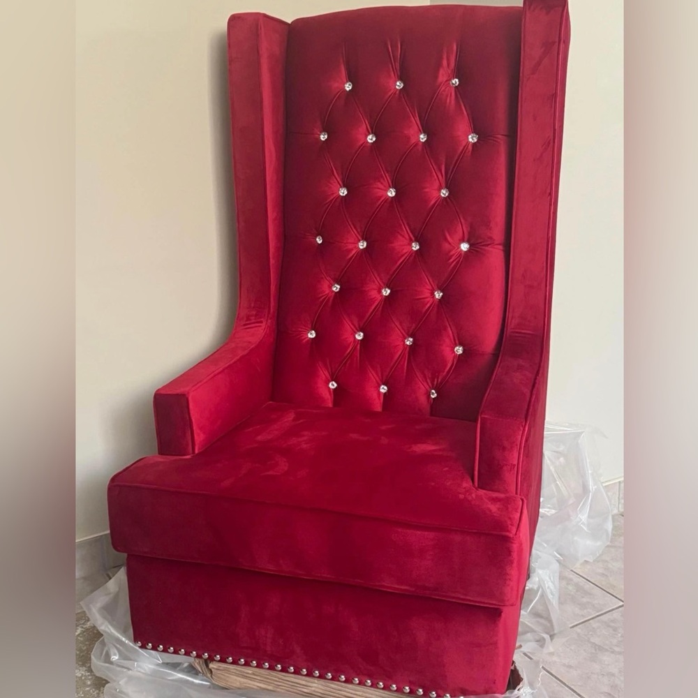 Luxurious Velvet High-Back Chair in Rich Red - Picture 1 of 1